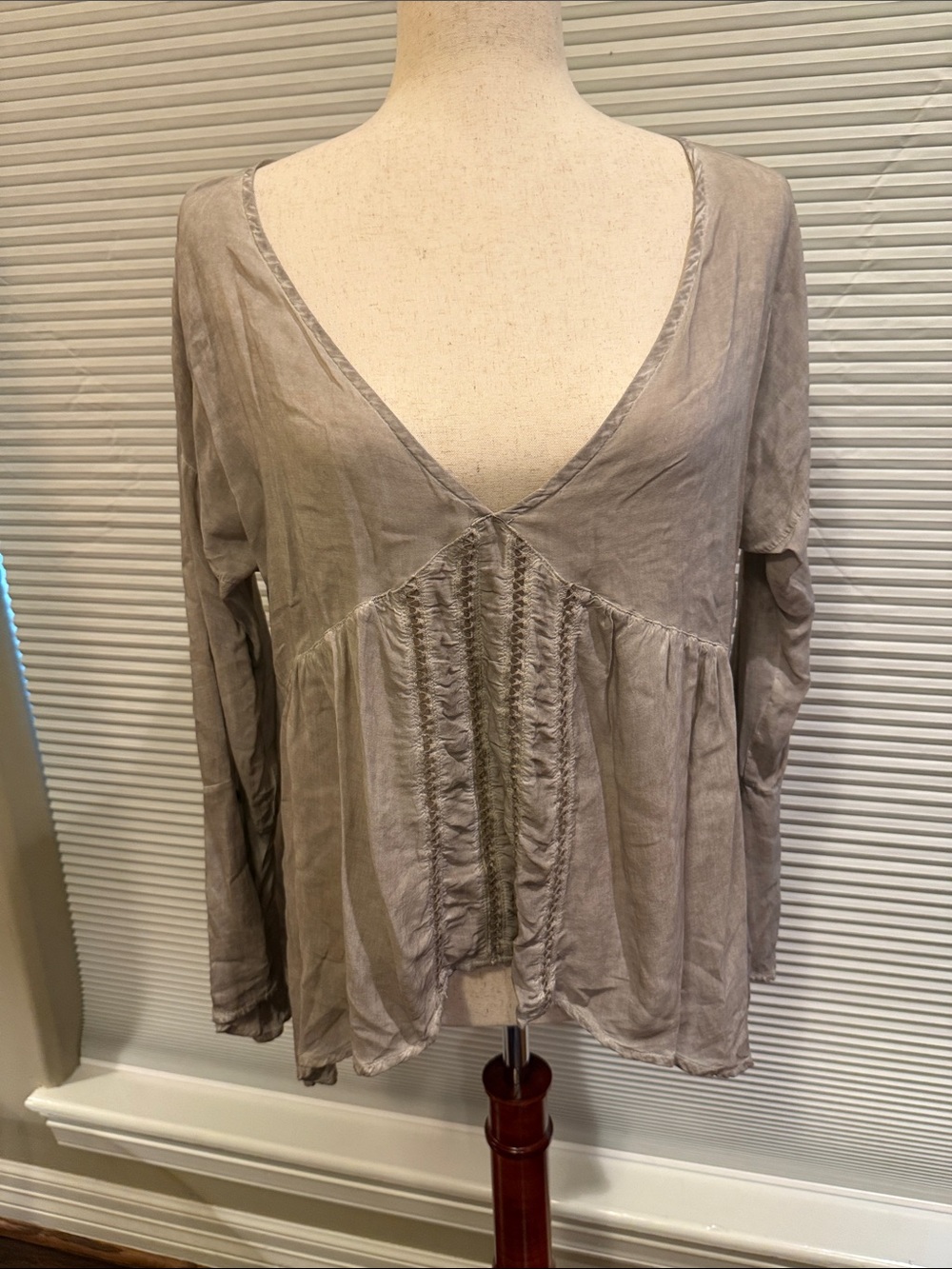Women's Lightweight V-Neck Ruching Tunic Top in Taupe